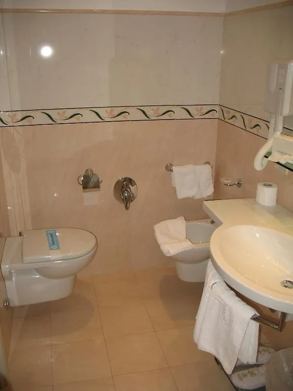 Aparthotel England Риччоне