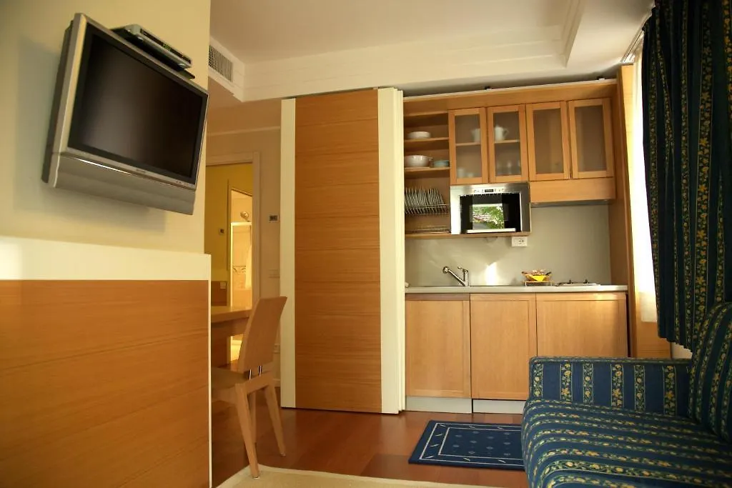Aparthotel England Риччоне