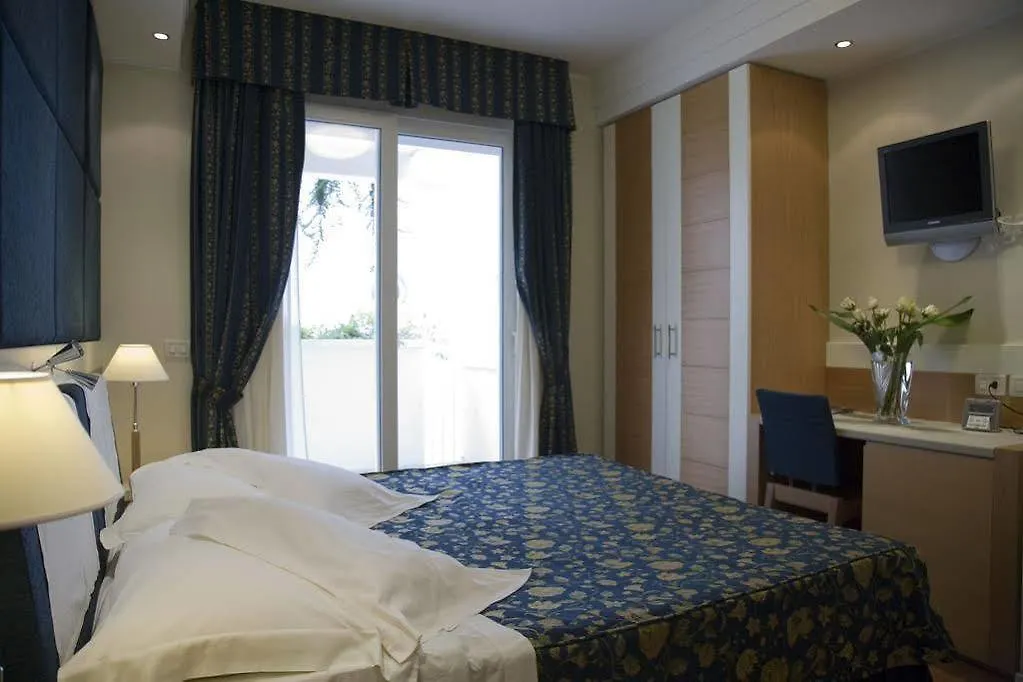 Aparthotel England Риччоне